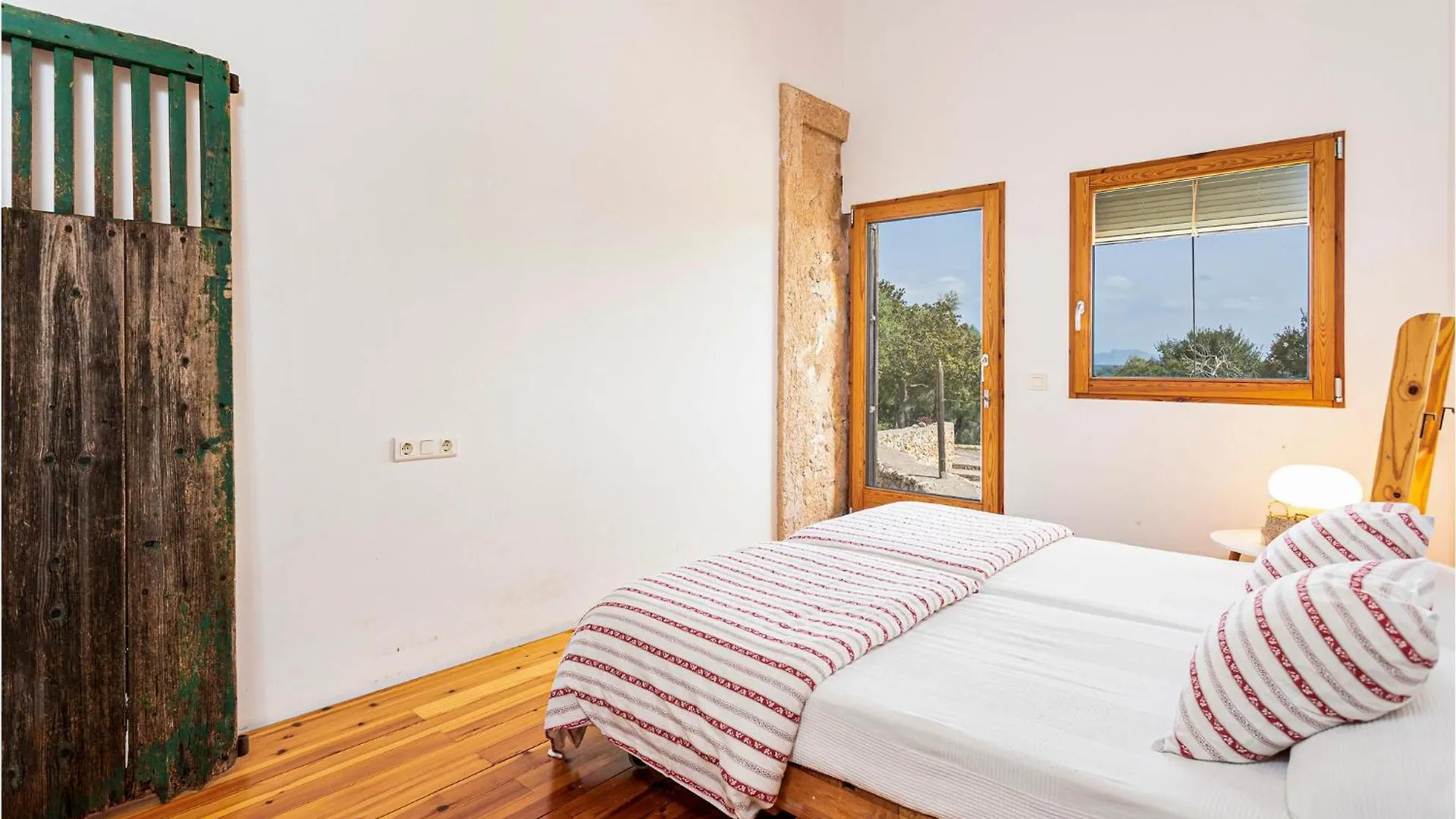 Cozy Home In Ariany With Outdoor Swimming Pool 0*,