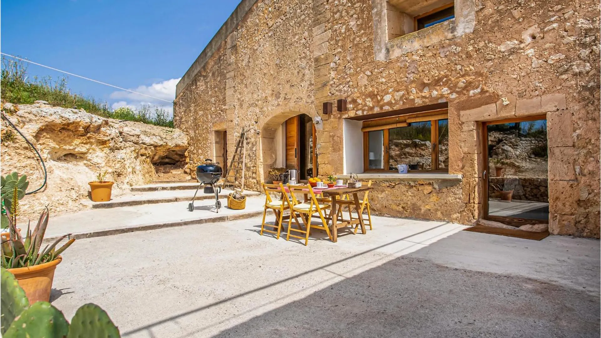 Holiday home Cozy Home In Ariany With Outdoor Swimming Pool