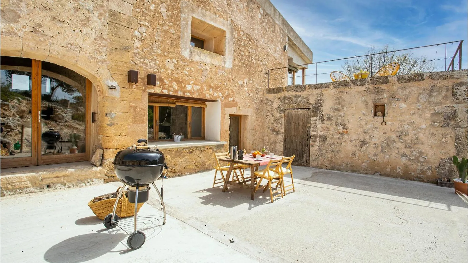 Cozy Home In Ariany With Outdoor Swimming Pool 0*,